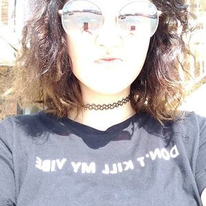 Meet your Posher, Dee